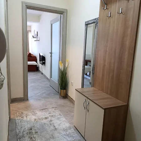 Aurora I&n Appartement *